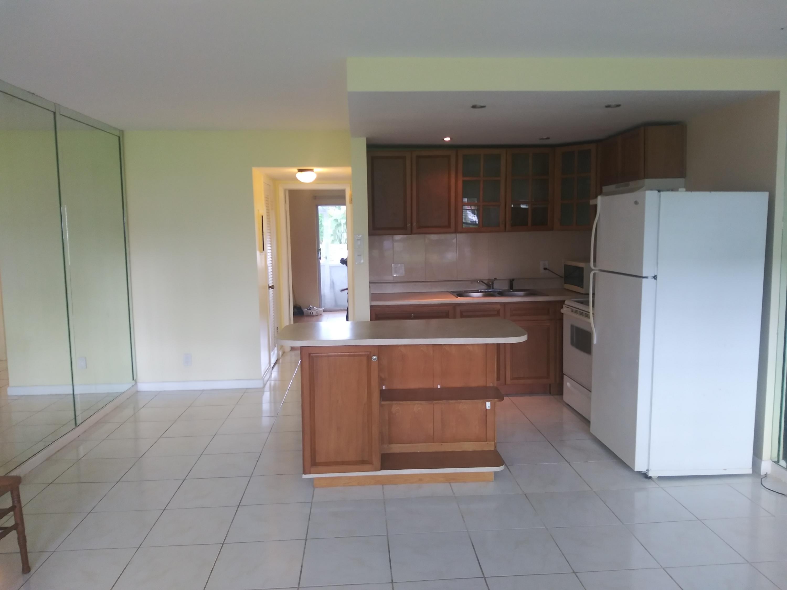 217 Suffolk F Boca Raton, FL 33434 - Photo 3 of 8 20190806_112139