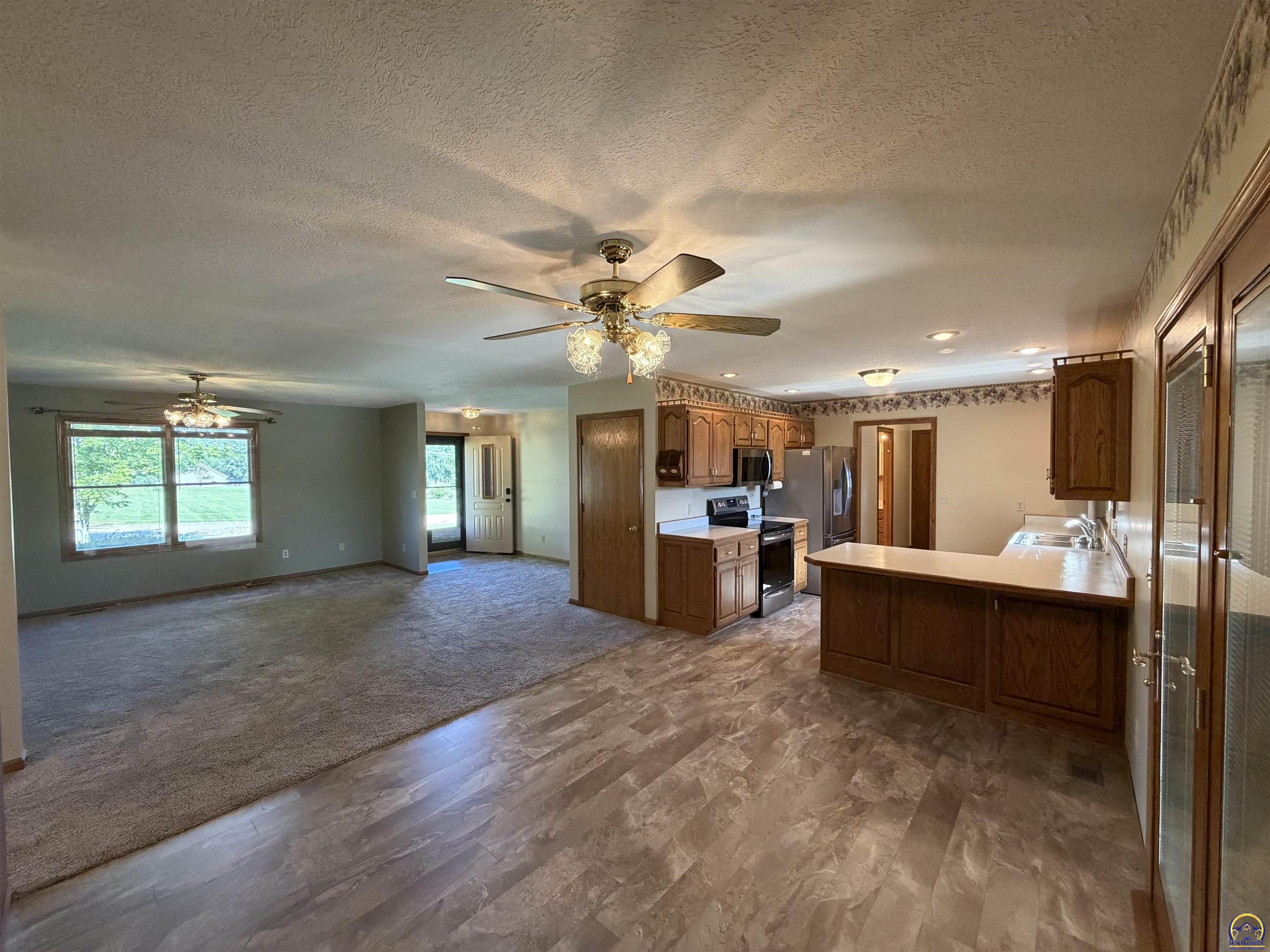 6130 Northeast Shaffer Road Topeka, KS 66617 - Photo 5 of 40