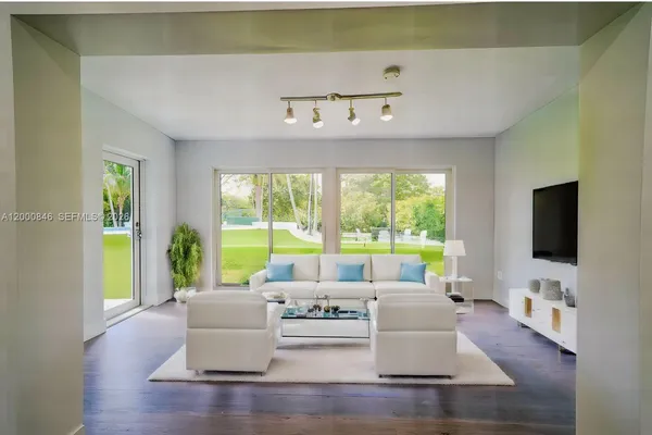 $2,100,000 | 8390 Southwest 64th Street, Miami, FL 33143