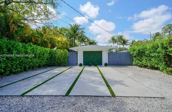 $2,100,000 | 8390 Southwest 64th Street, Miami, FL 33143