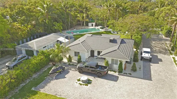 $2,100,000 | 8390 Southwest 64th Street, Miami, FL 33143