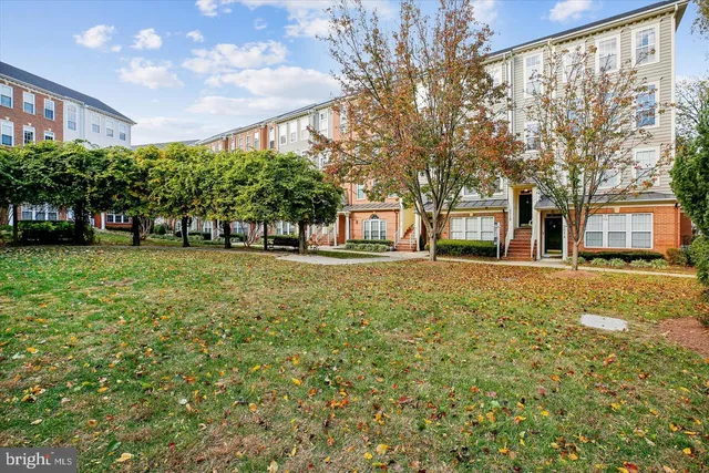 $3,500 | 301 B Cross Green Street, Unit 301B, Gaithersburg, MD 20878