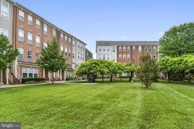 $3,500 | 301 B Cross Green Street, Unit 301B, Gaithersburg, MD 20878