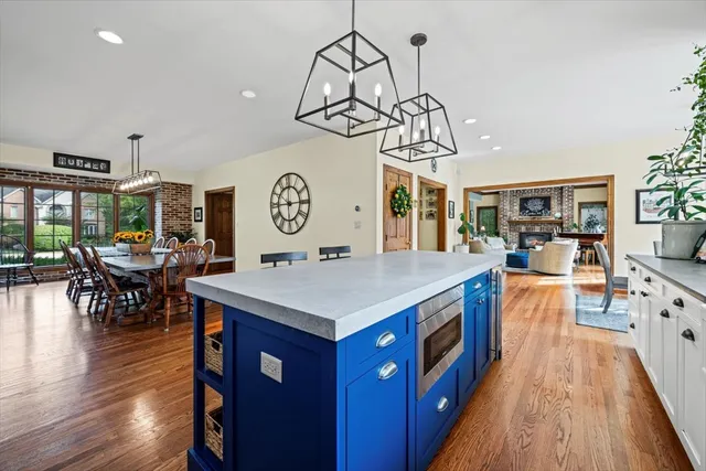 $1,150,000 | 15 Mulberry Drive, Hawthorn Woods, IL 60047