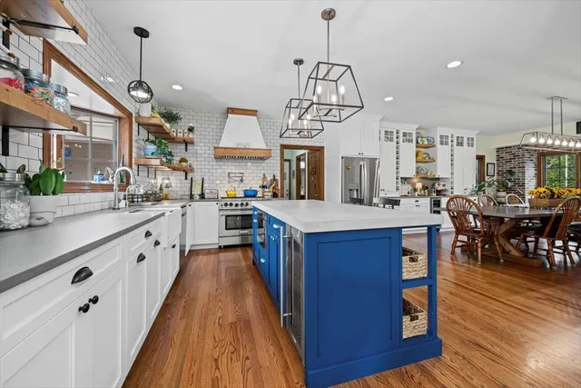 $1,150,000 | 15 Mulberry Drive, Hawthorn Woods, IL 60047