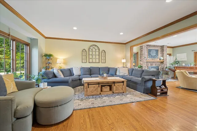 $1,150,000 | 15 Mulberry Drive, Hawthorn Woods, IL 60047