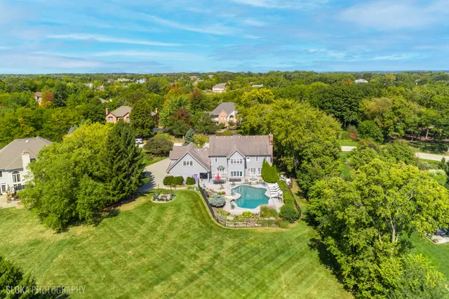 $1,150,000 | 15 Mulberry Drive, Hawthorn Woods, IL 60047