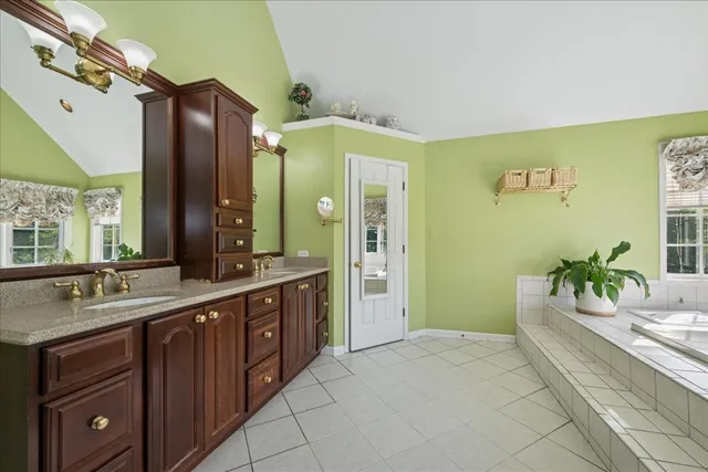 $1,150,000 | 15 Mulberry Drive, Hawthorn Woods, IL 60047