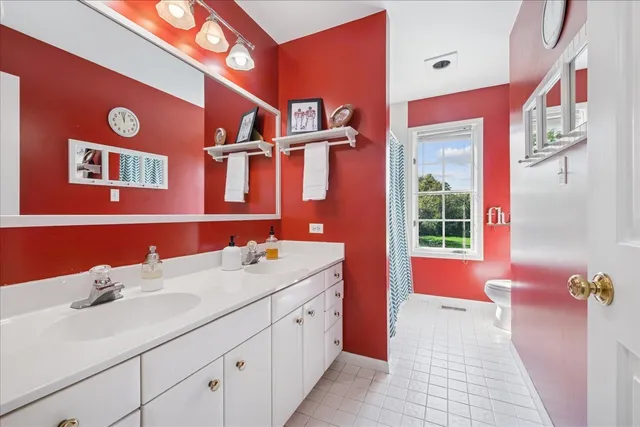 $1,150,000 | 15 Mulberry Drive, Hawthorn Woods, IL 60047