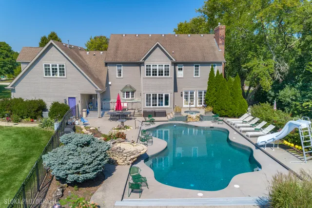 $1,150,000 | 15 Mulberry Drive, Hawthorn Woods, IL 60047