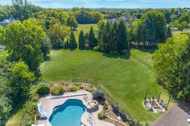 $1,150,000 | 15 Mulberry Drive, Hawthorn Woods, IL 60047