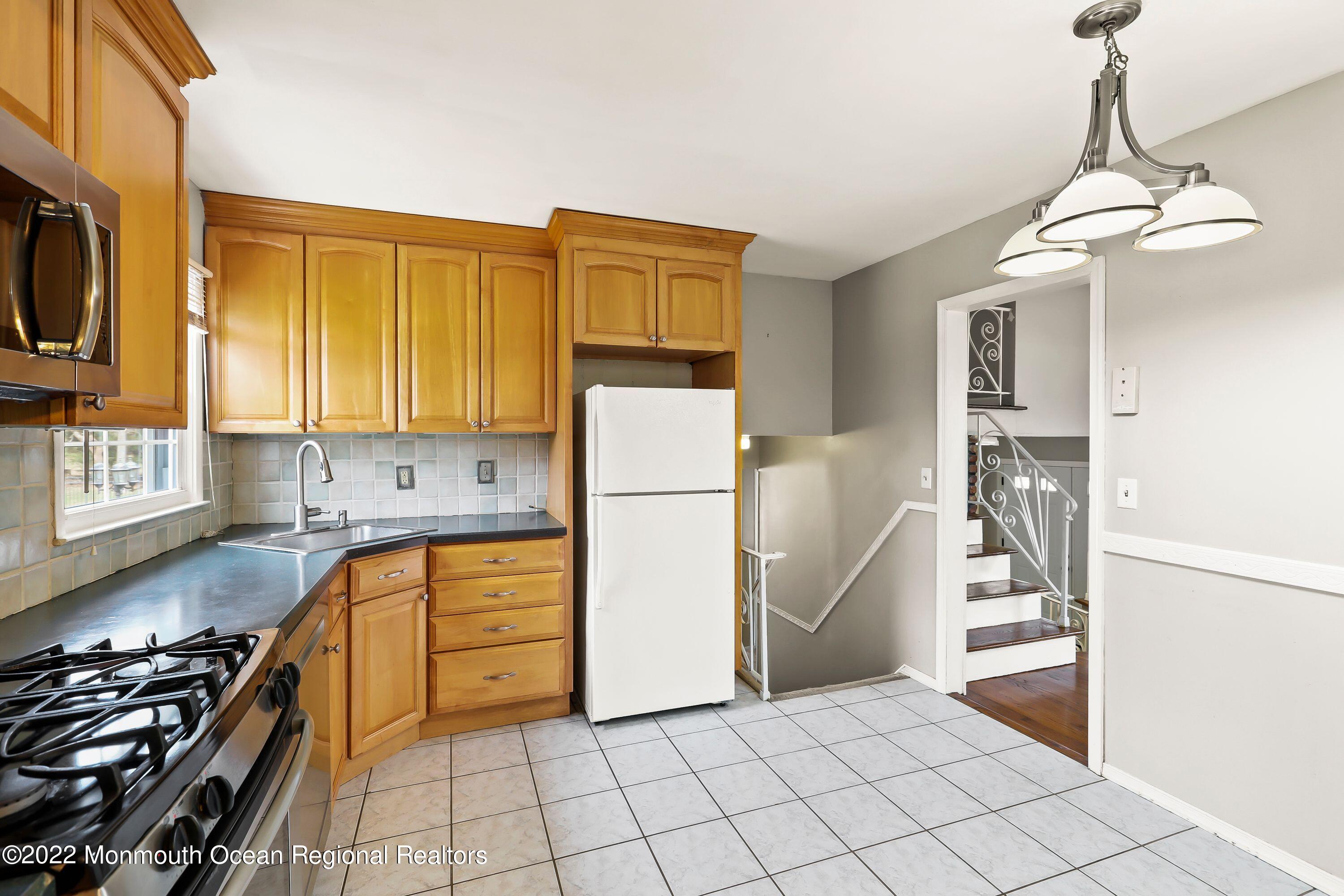 151 Cherry Tree Lane Middletown, NJ 07748 - Photo 13 of 32 bCYPIBdQ