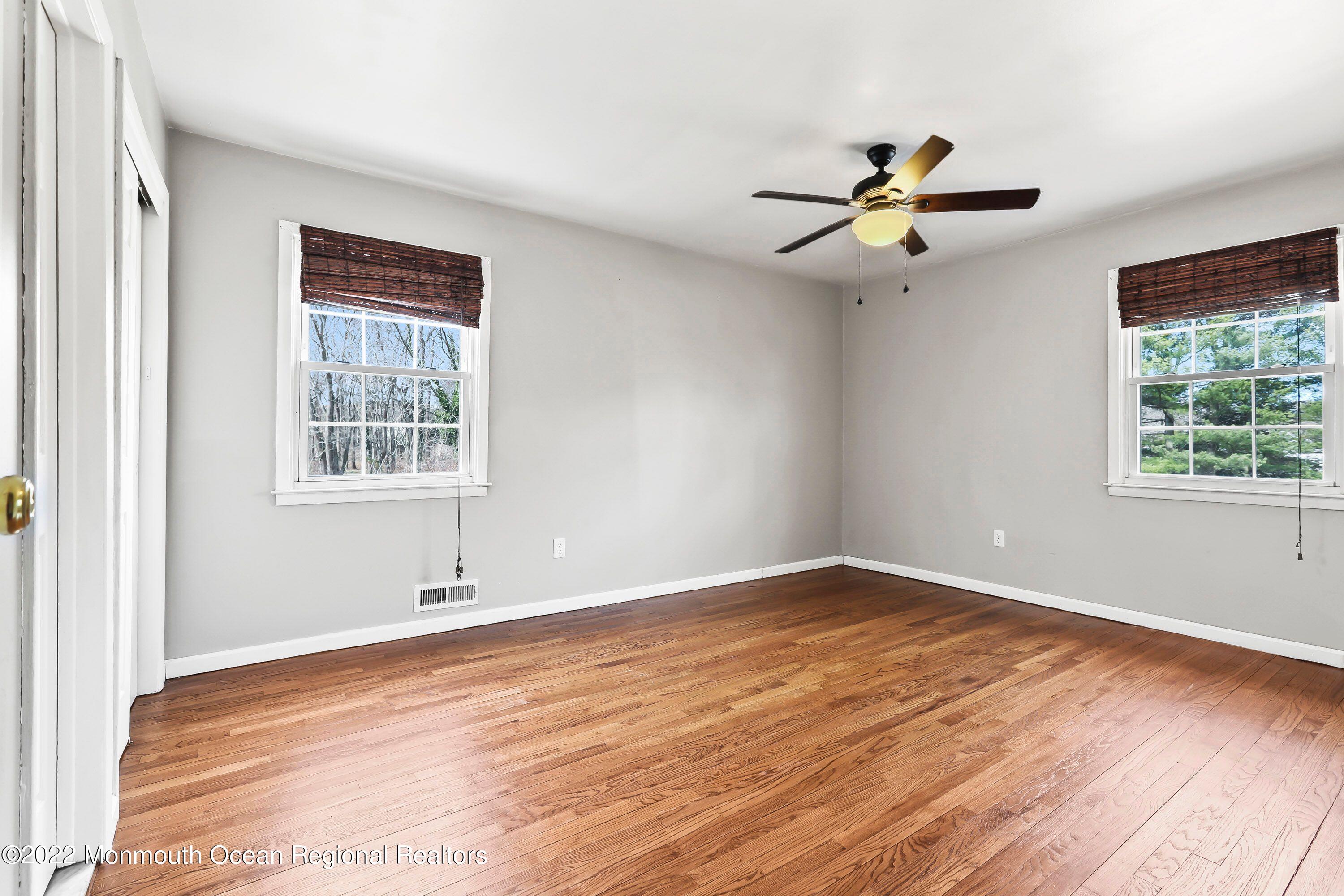 151 Cherry Tree Lane Middletown, NJ 07748 - Photo 19 of 32 BequQHyA