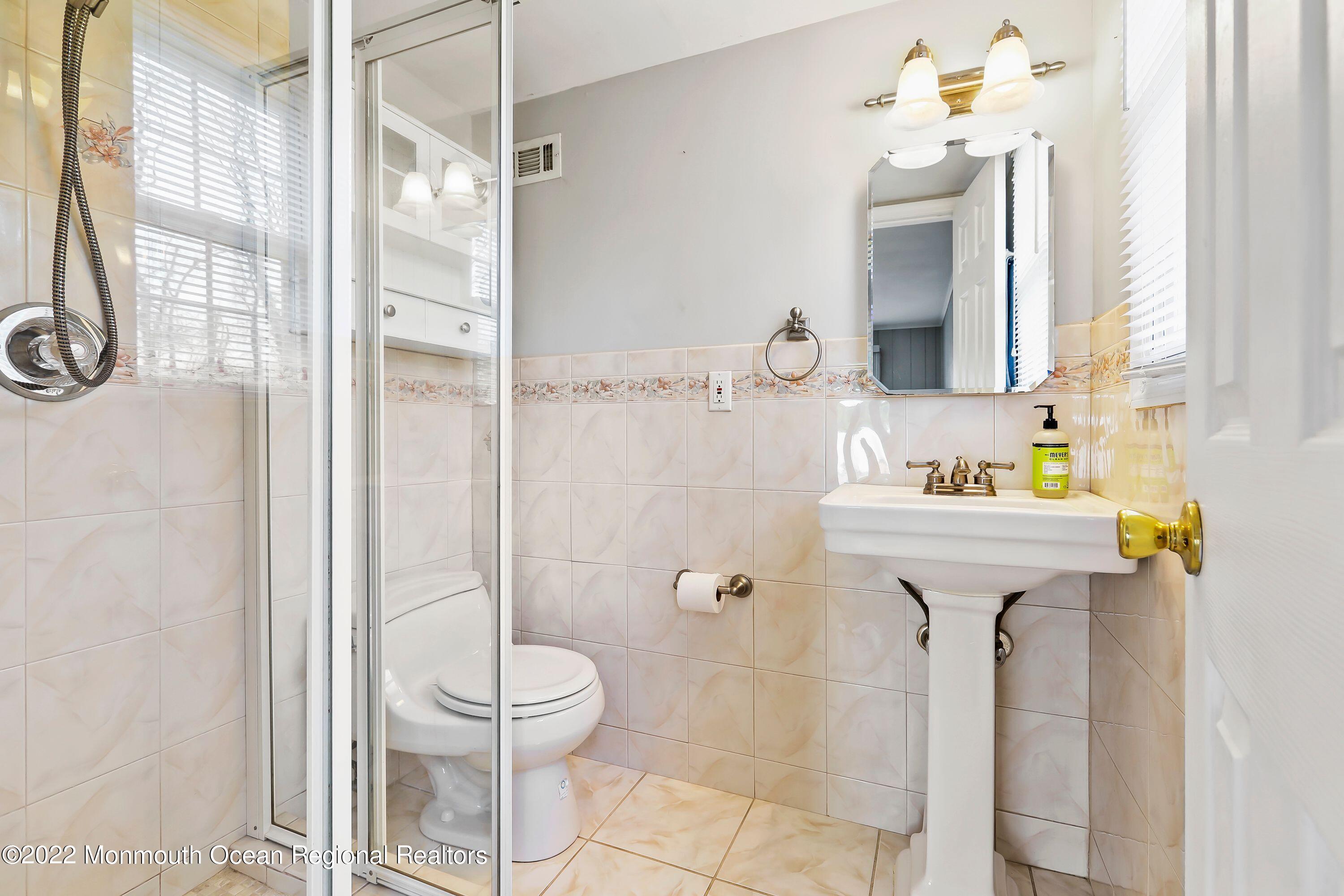 151 Cherry Tree Lane Middletown, NJ 07748 - Photo 23 of 32 y_0RJSBw