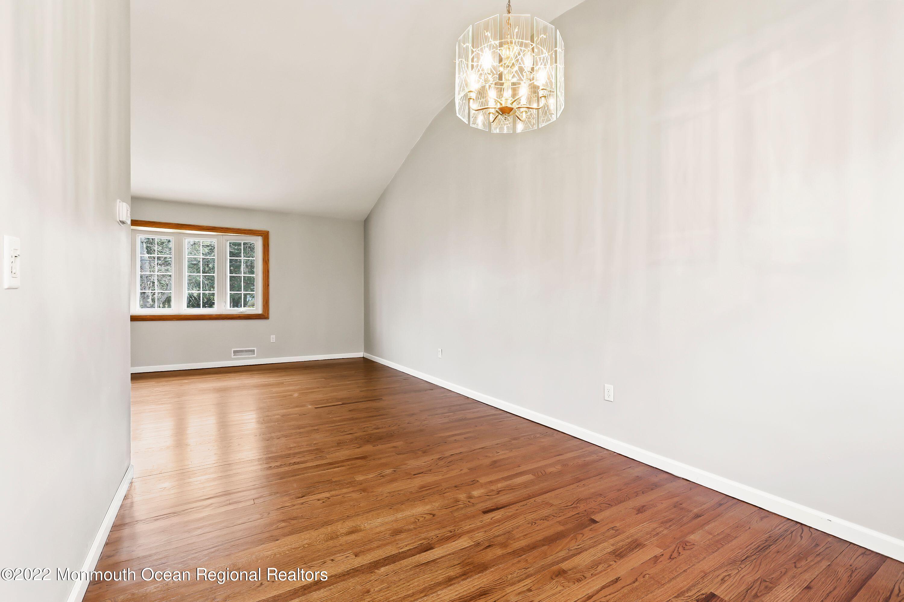 151 Cherry Tree Lane Middletown, NJ 07748 - Photo 9 of 32 OvhkSIbE