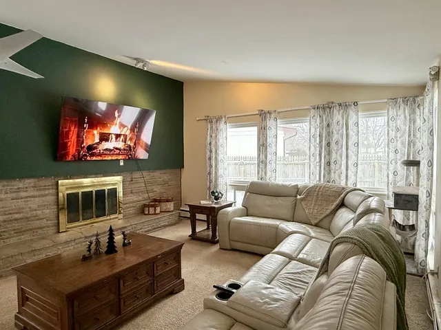 $264,900 | 910 Elizabeth Court, Mount Pleasant, MI 48858