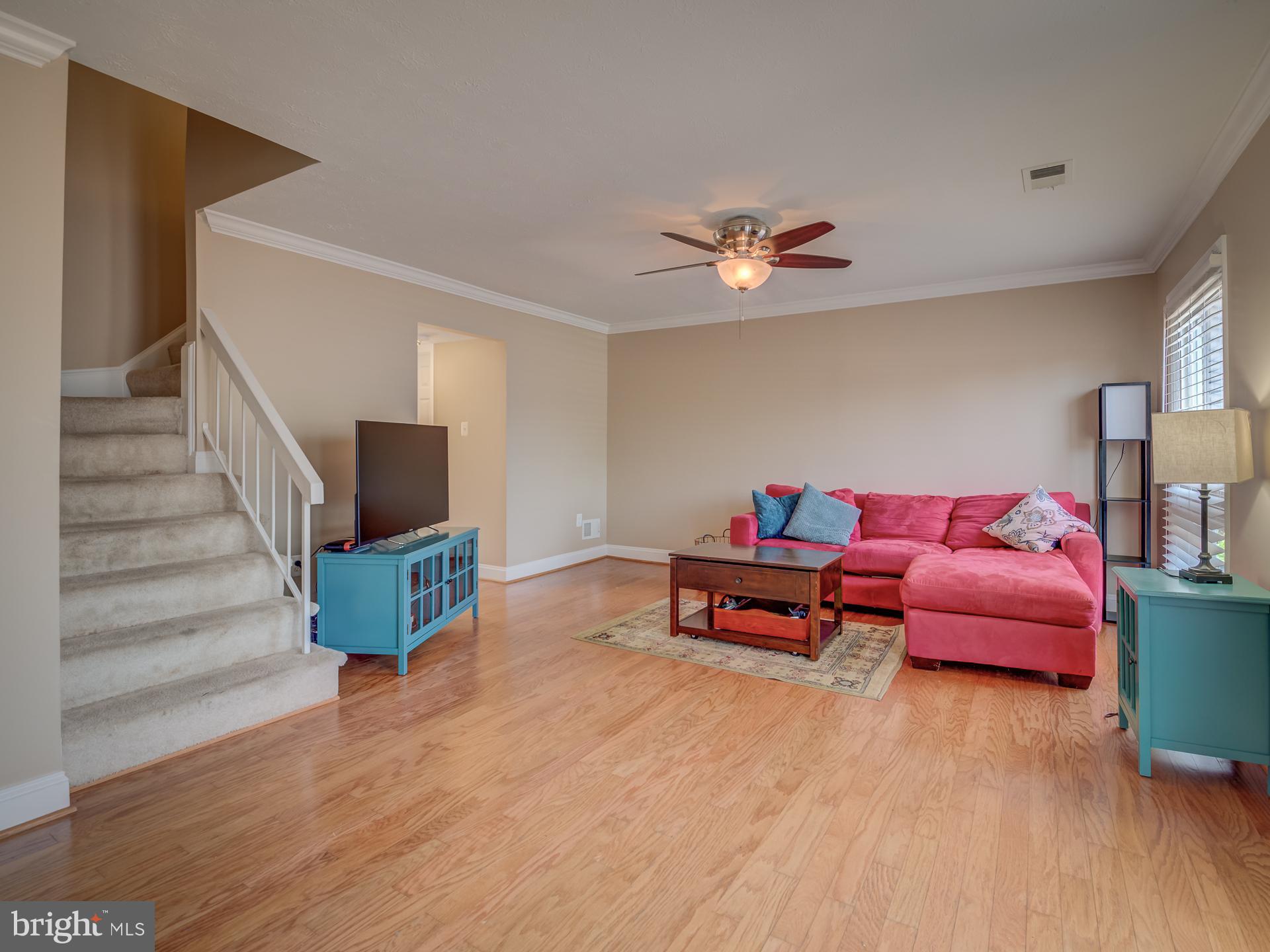 272 North Cottage Road Sterling, VA 20164 - Photo 2 of 27 Living area