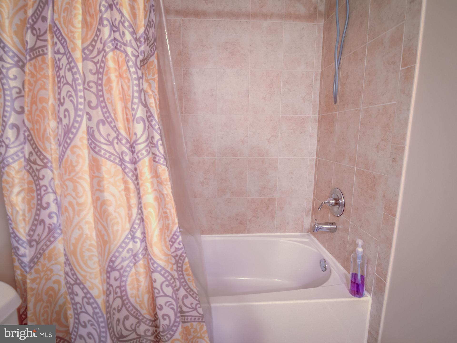 272 North Cottage Road Sterling, VA 20164 - Photo 18 of 27 Hall bath on upper level
