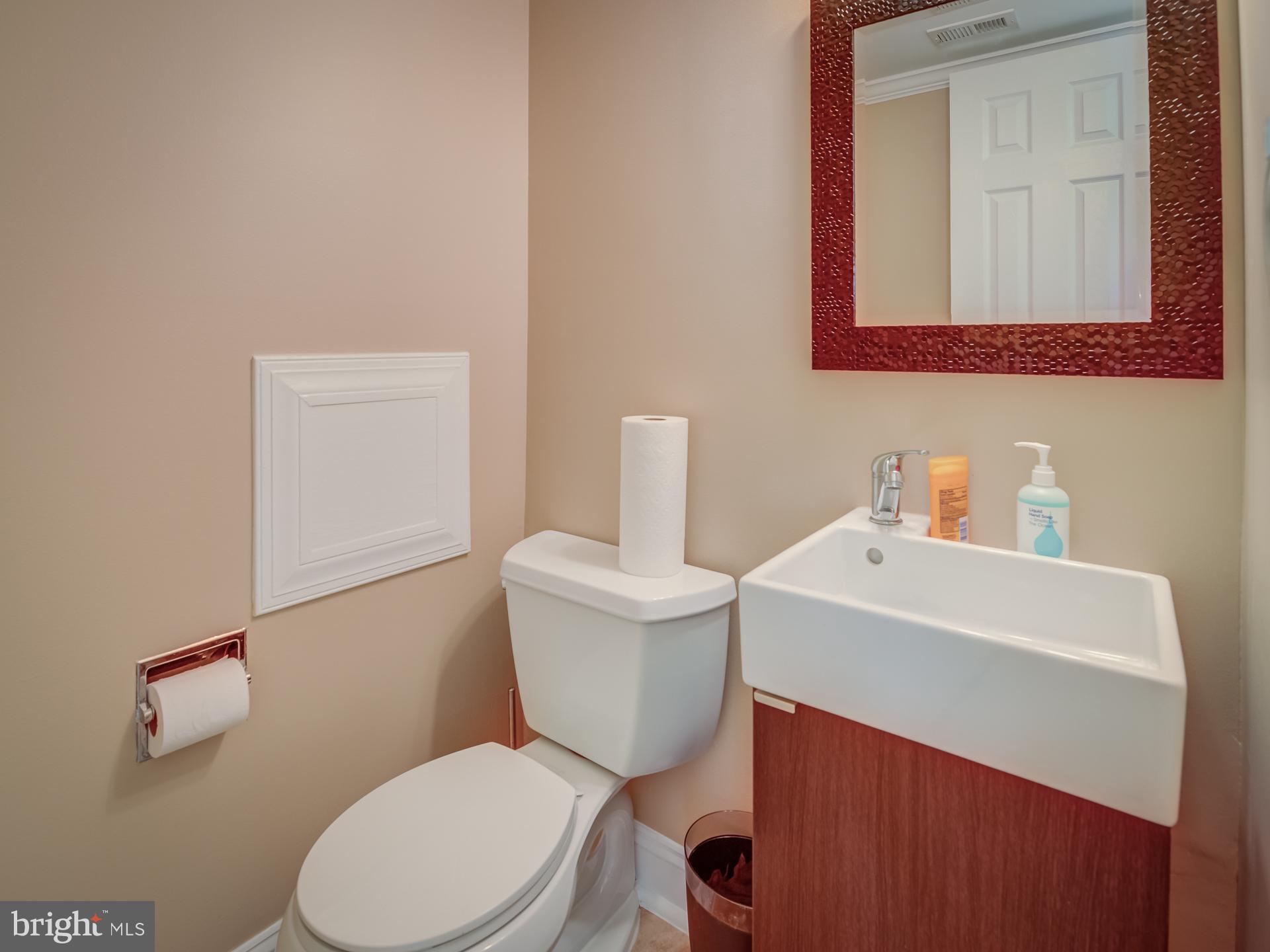 272 North Cottage Road Sterling, VA 20164 - Photo 5 of 27 Half bath on main level