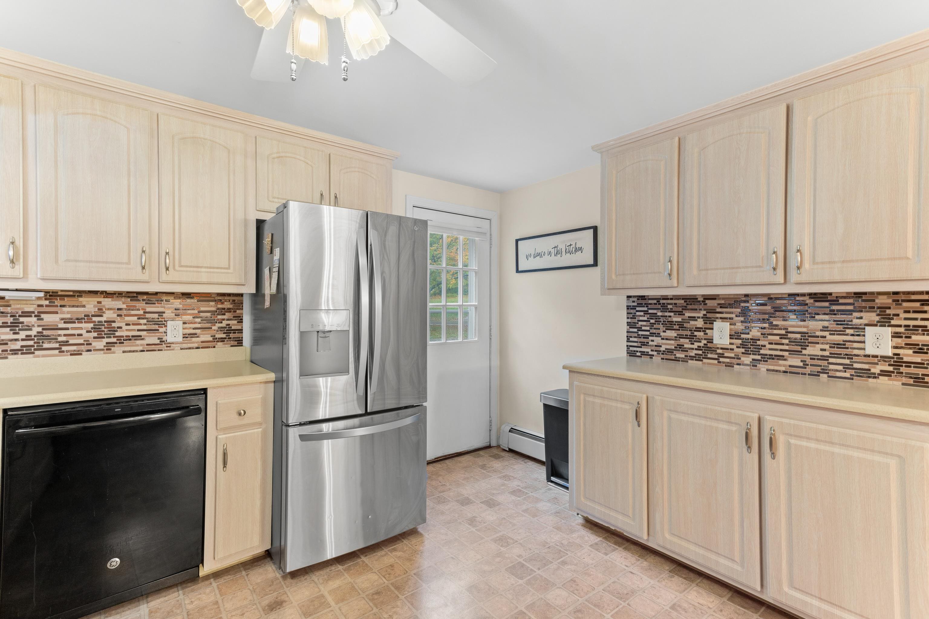 172 Straw Road Manchester, NH 03102 - Photo 3 of 36