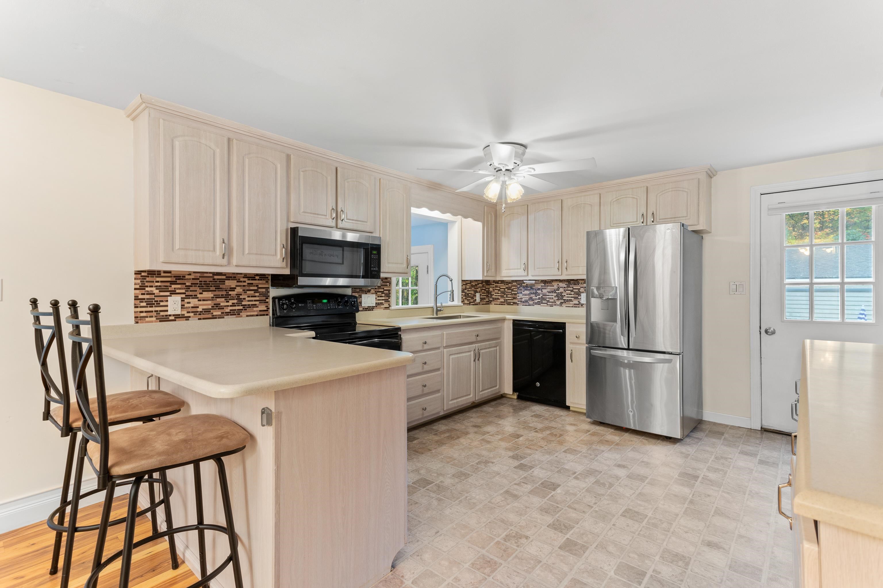 172 Straw Road Manchester, NH 03102 - Photo 34 of 36