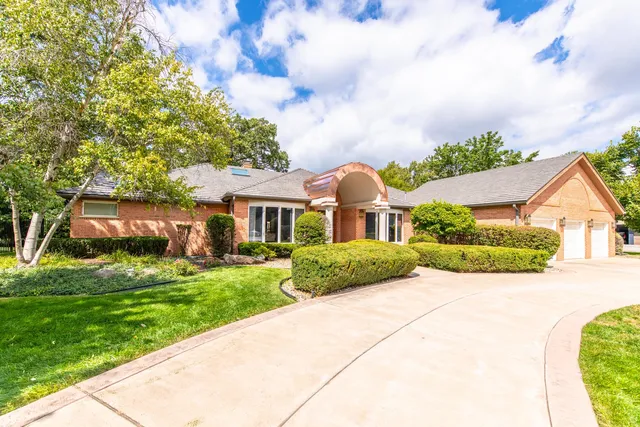 $589,000 | 717 Westridge Road, Joliet, IL 60431