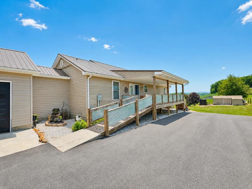 2045 Senior Road Woodlawn, VA 24381 - Photo 5 of 61 Gallery Image 5