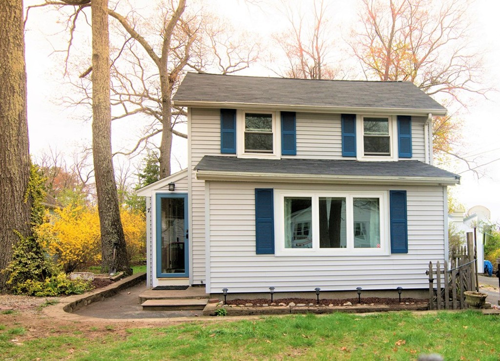 7 Cogswell Road North Reading, MA 01864 - Photo 3 of 29 Gallery Image 3