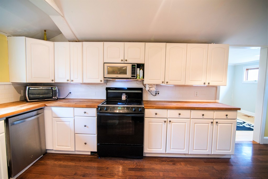 7 Cogswell Road North Reading, MA 01864 - Photo 9 of 29 Gallery Image 9