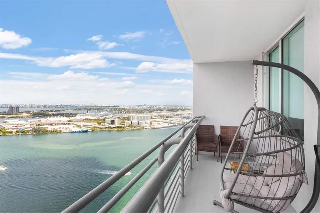 $2,775 | 335 South Biscayne Boulevard, Unit 3904, Miami, FL 33131