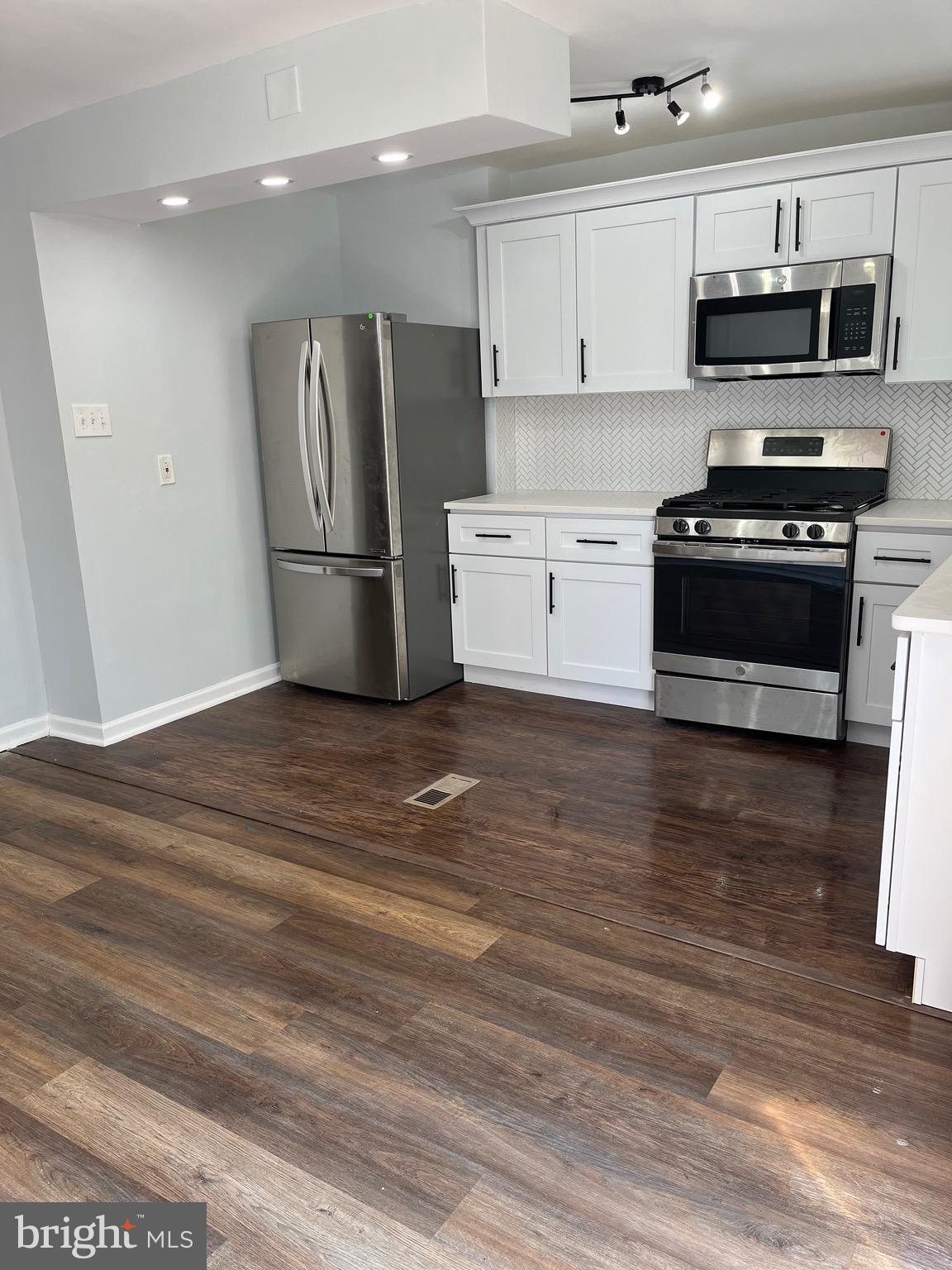 1132 South Merrimac Road Camden, NJ 08104 - Photo 4 of 26