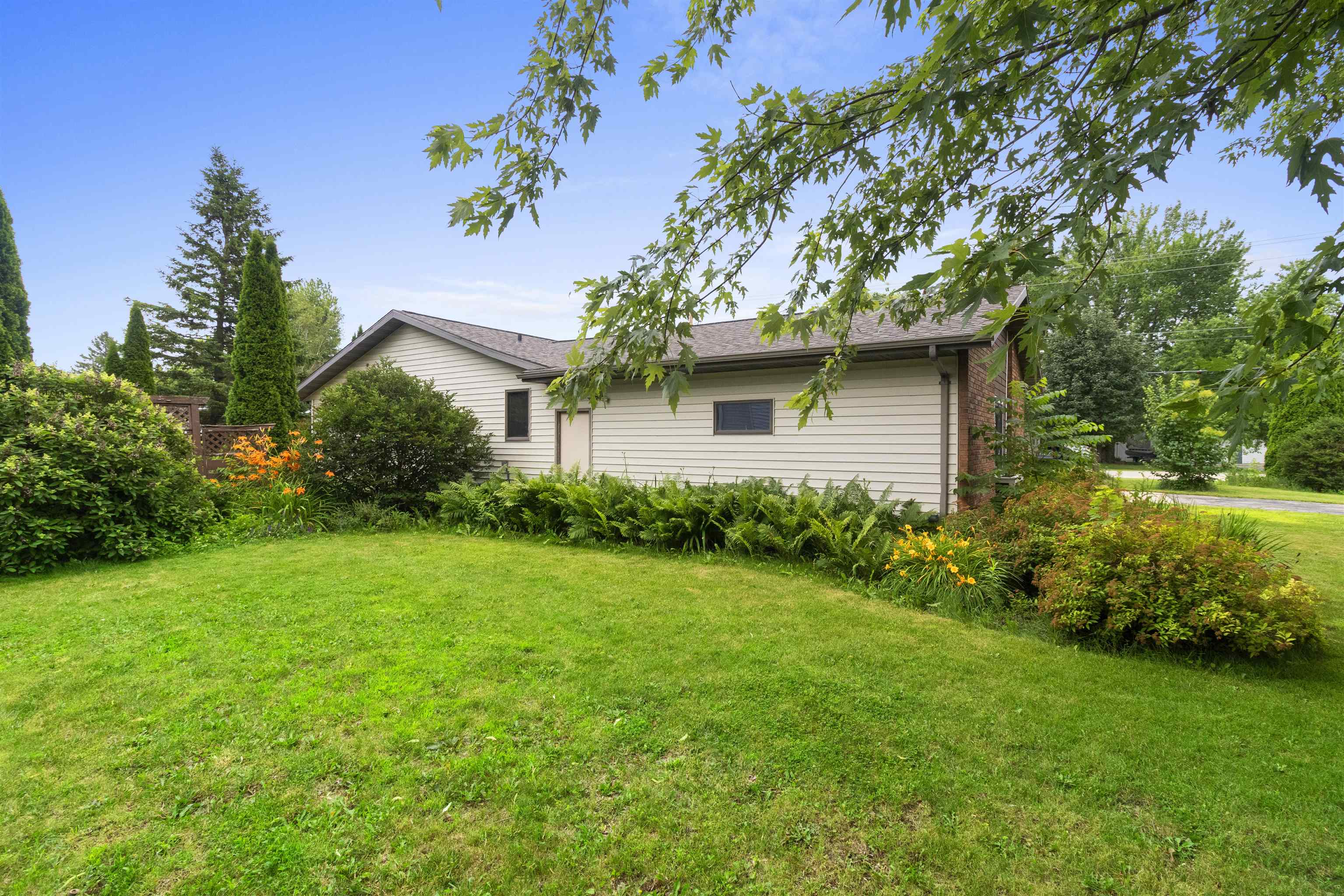 24 North Greves Court Appleton, WI 54914 - Photo 4 of 42
