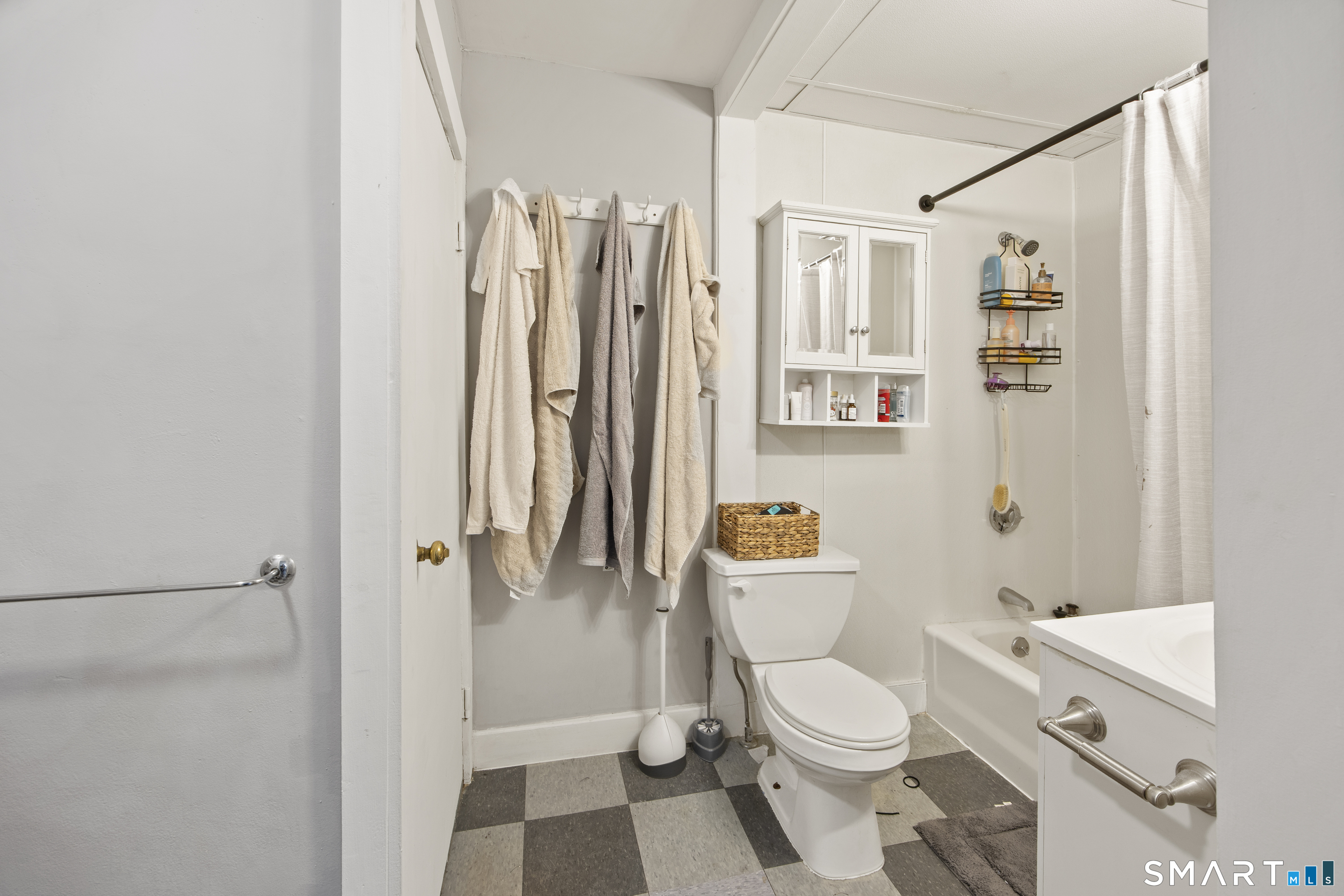 12 Arch Street Manchester, CT 06040 - Photo 18 of 40