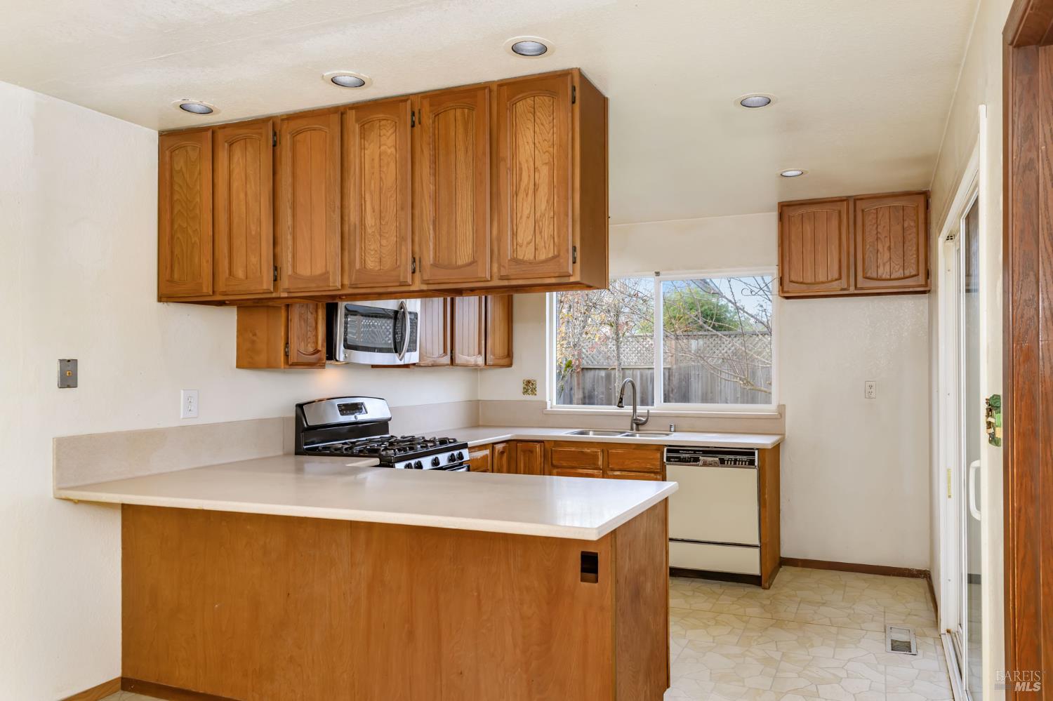 1068 San Francisco Way Rohnert Park, CA 94928 - Photo 14 of 32