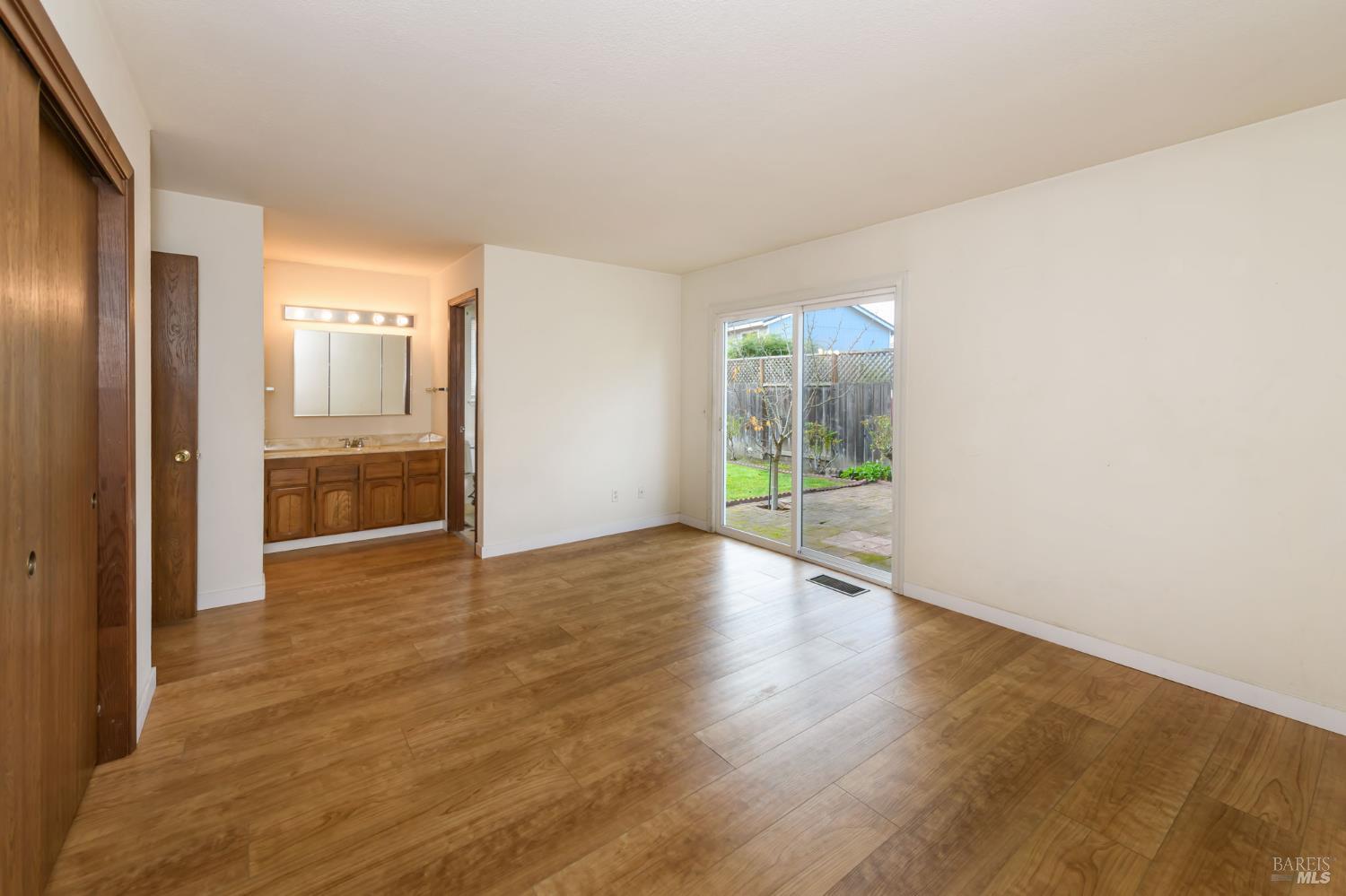 1068 San Francisco Way Rohnert Park, CA 94928 - Photo 16 of 32 Primary Bedroom Suite