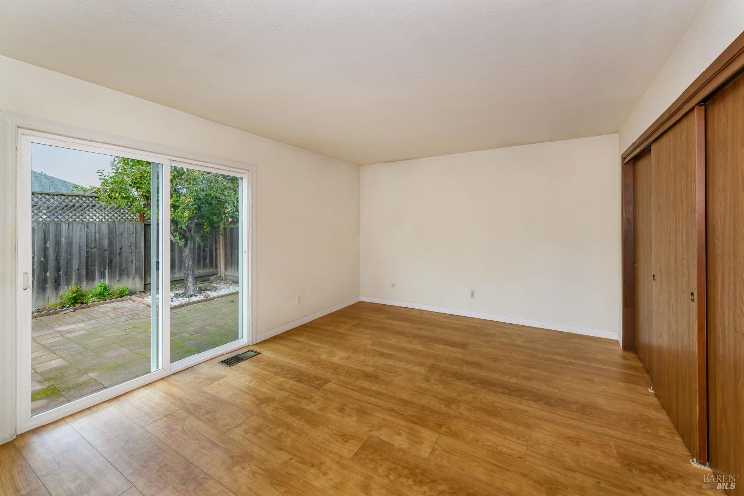 1068 San Francisco Way Rohnert Park, CA 94928 - Photo 17 of 32 Primary Bedroom Suite