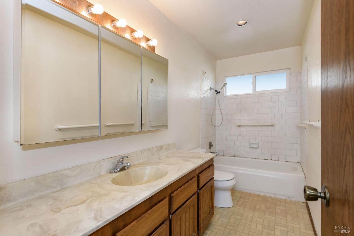 1068 San Francisco Way Rohnert Park, CA 94928 - Photo 23 of 32 Hallway Bathroom