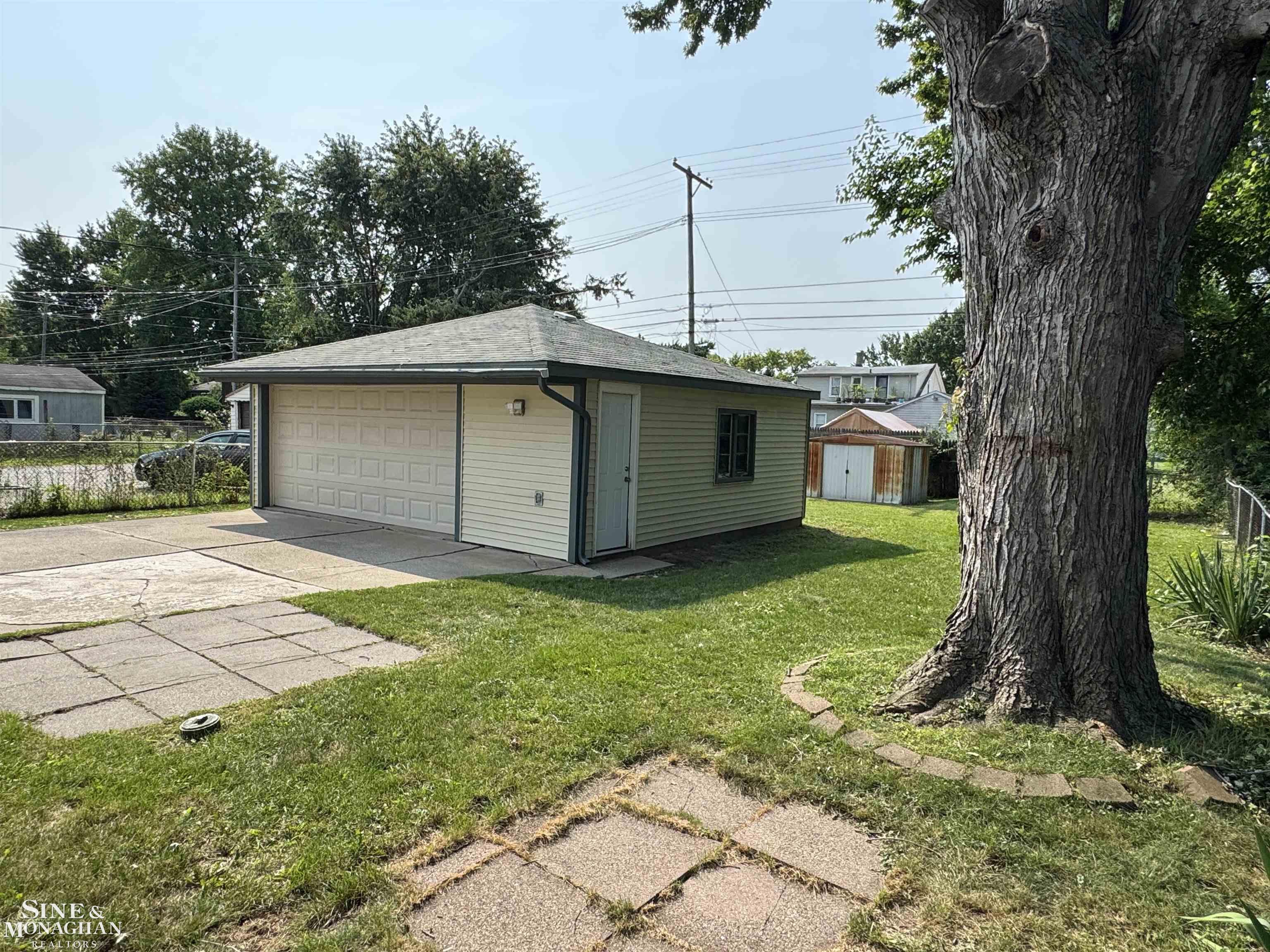 16454 East 10 Mile Road Eastpointe, MI 48021 - Photo 31 of 36 50184014-f09981c7-5765-420b-ad24-50b0dab32e66.JPG