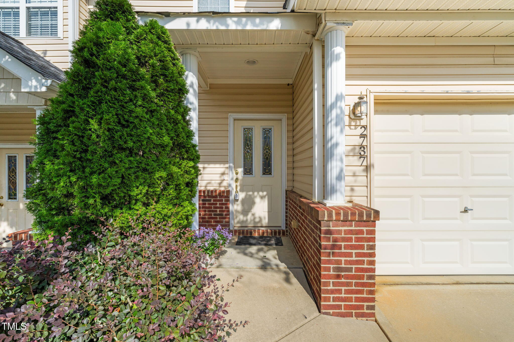 2737 Andover Glen Road Raleigh, NC 27604 - Photo 3 of 36 a front view of a house with a garden