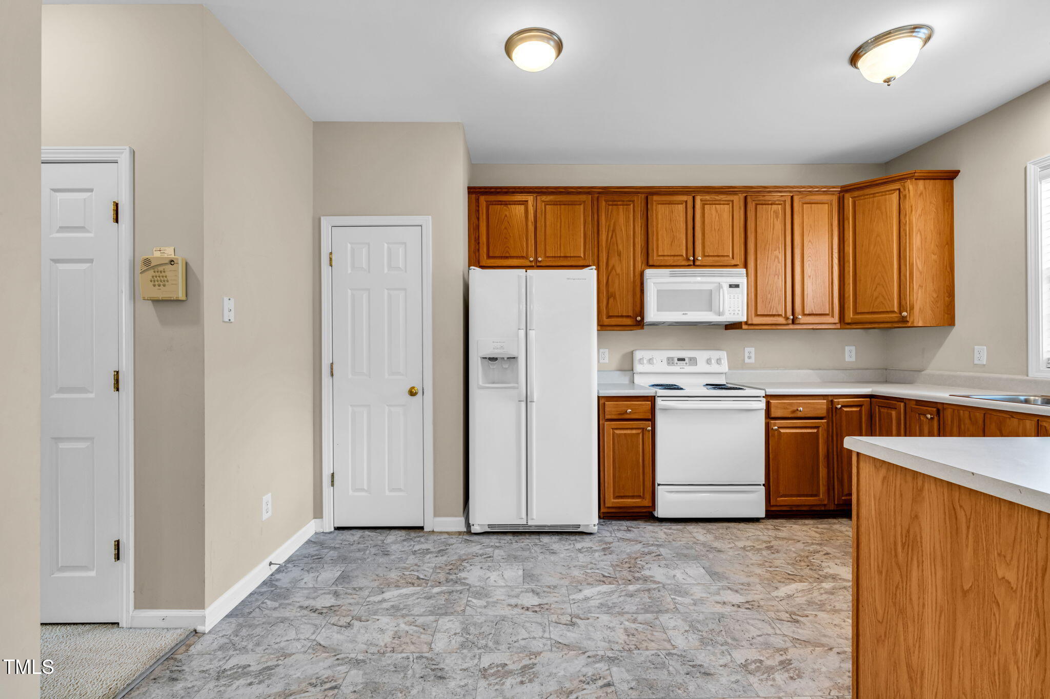 2737 Andover Glen Road Raleigh, NC 27604 - Photo 10 of 36 a kitchen with granite countertop a refrigerator stove top oven and sink