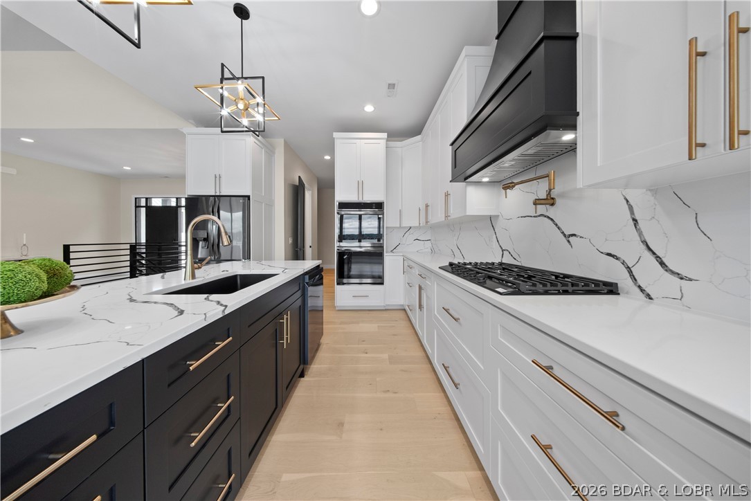 439 Red Bud Road Lake Ozark, MO 65049 - Photo 22 of 98 Chef's kitchen showcasing premium appliances, exte