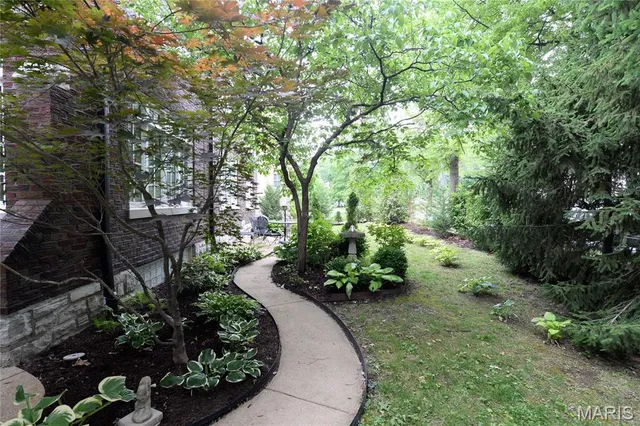 $3,150 | 7574 York Drive, Clayton, MO 63105