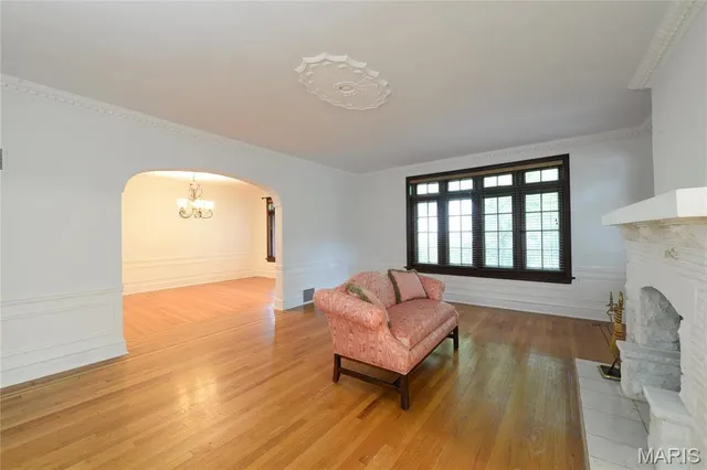 $3,150 | 7574 York Drive, Clayton, MO 63105