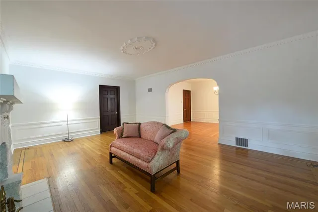 $3,150 | 7574 York Drive, Clayton, MO 63105