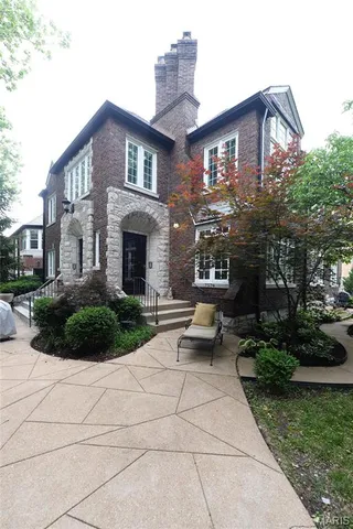 $3,150 | 7574 York Drive, Clayton, MO 63105