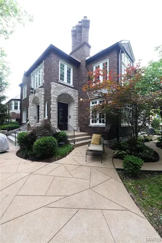 $3,150 | 7574 York Drive, Clayton, MO 63105