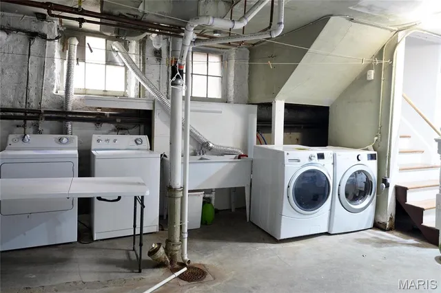 $3,150 | 7574 York Drive, Clayton, MO 63105