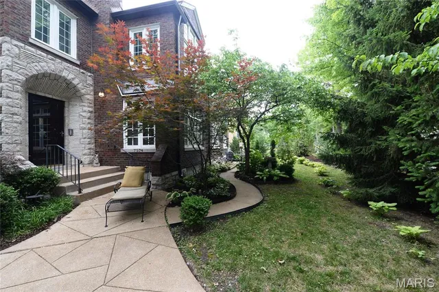 $3,150 | 7574 York Drive, Clayton, MO 63105