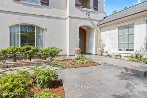 $775,000 | 118 West Bayou Parkway, Lafayette, LA 70503