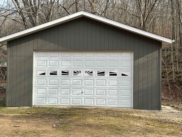 $675,000 | 1300 Shoal Creek Road, Unit 1, Murphysboro, IL 62966